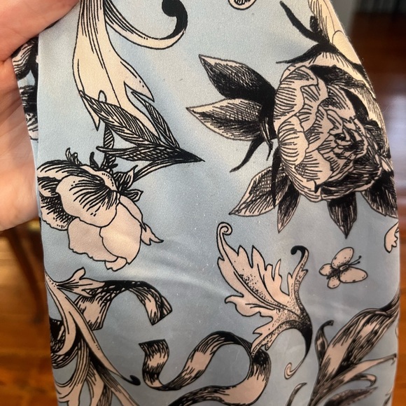 Victoria’s Secret Satin PJ Set - Picture 9 of 10